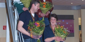 Mw. Mil Schellekens naast Dhr. Mark Hesselink beiden brons Mw. Mil Schellekens naast Dhr. Mark Hesselink beiden brons